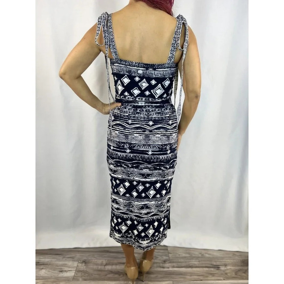 Authentic Chanel RTW 2019 Collection Navy White Midi Dress $5995 - Picture 8 of 17